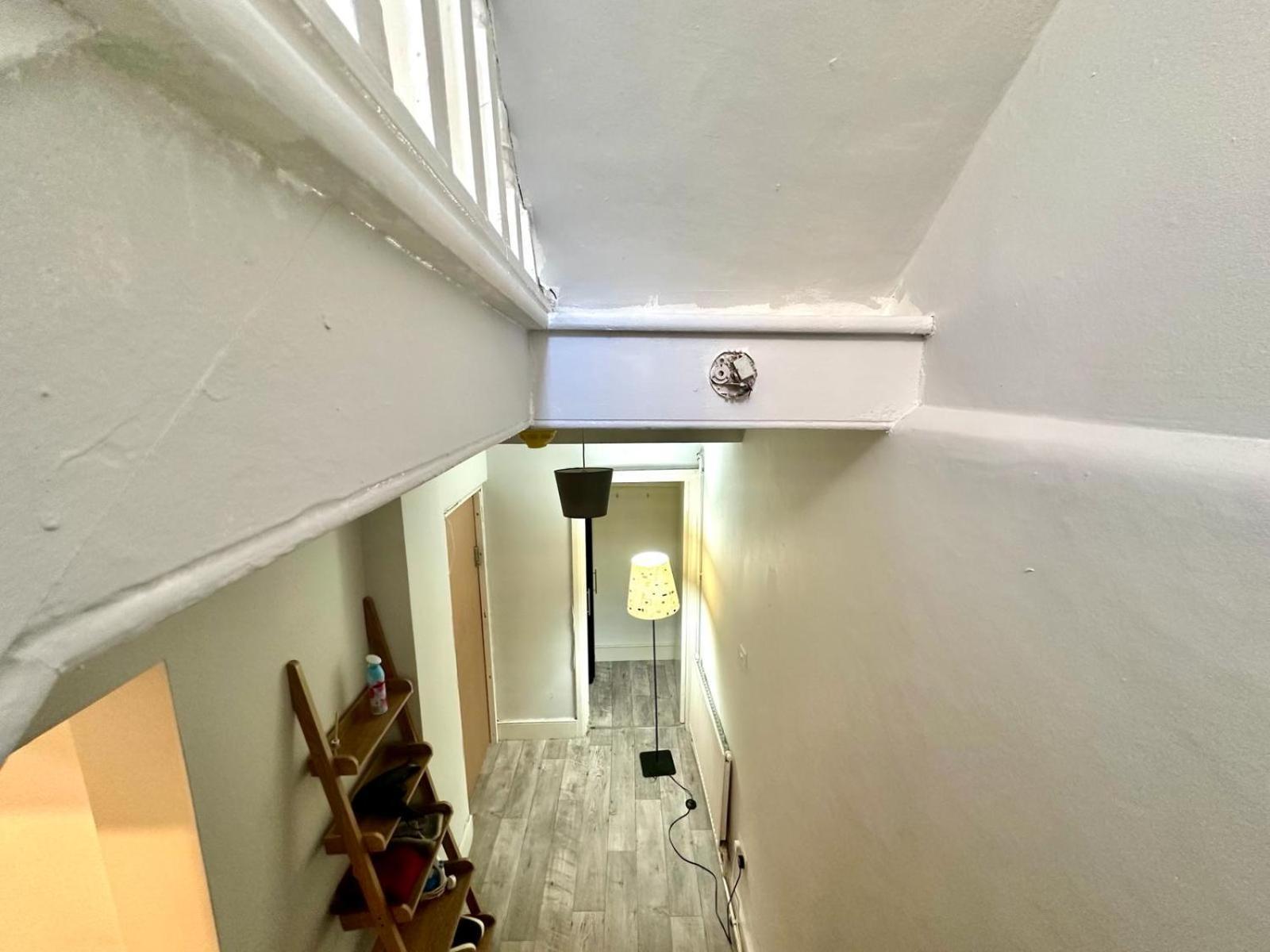 Whitechapel Station Rooms R1 Лондон Екстериор снимка